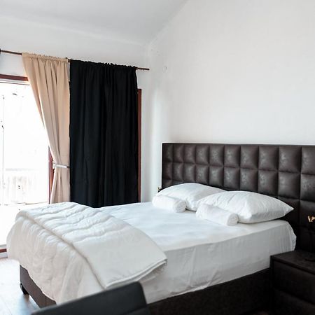 Summer Apartment , 4 Rooms, Sea View With Jacuzzi Podstrana Kültér fotó