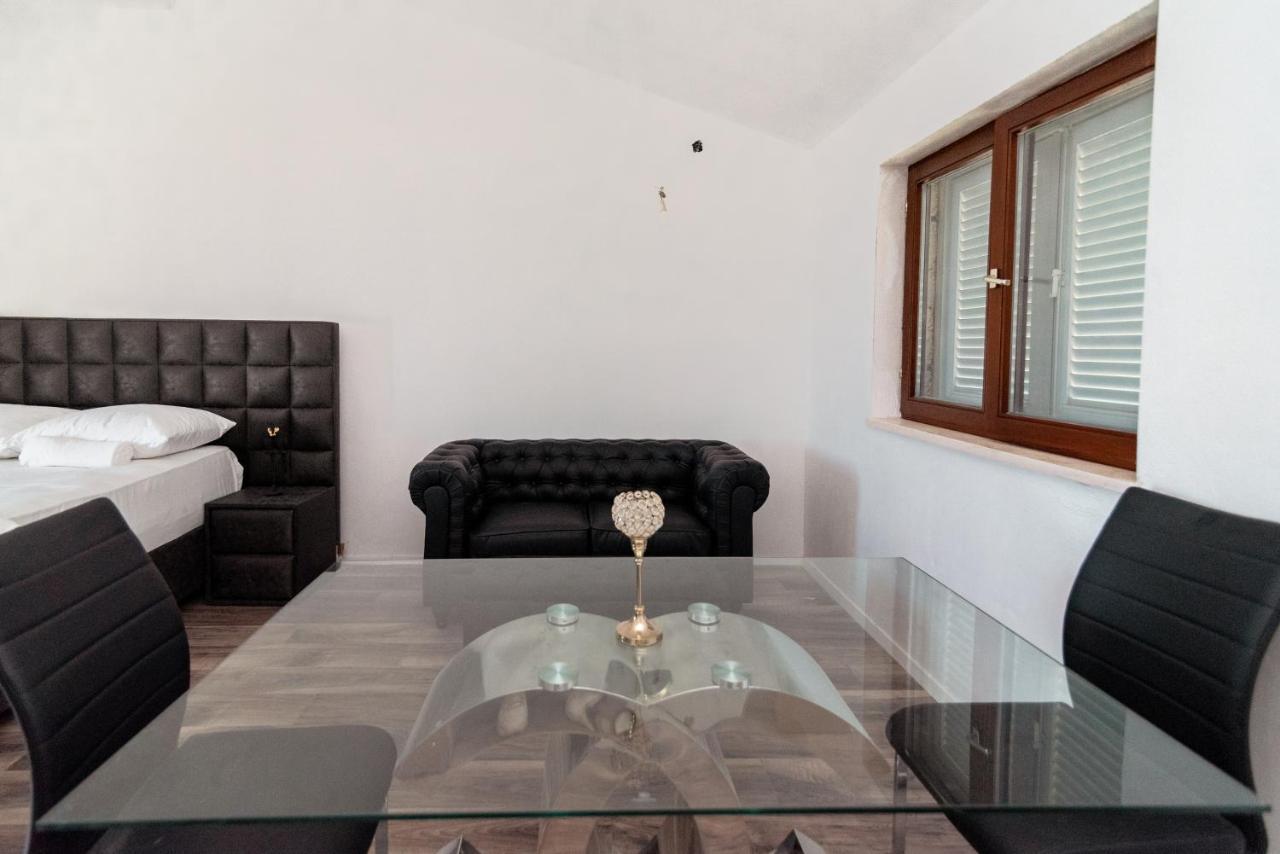 Summer Apartment , 4 Rooms, Sea View With Jacuzzi Podstrana Kültér fotó