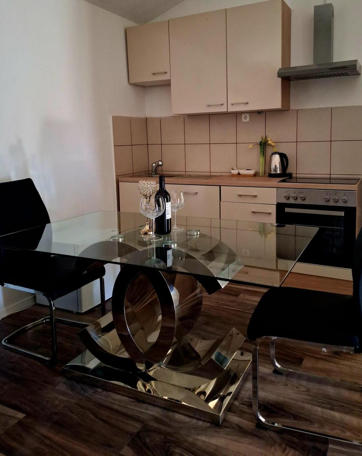 Summer Apartment , 4 Rooms, Sea View With Jacuzzi Podstrana Kültér fotó